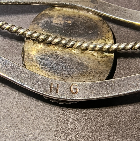 Vintage Signed Native American Pink Shell and Sterling Silver Cuff Brace… - Picture 9 of 9